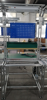 Stazione di lavoro Lean in profilo di alluminio ESD con pannello forato, Flow Rack e sistema di illuminazione